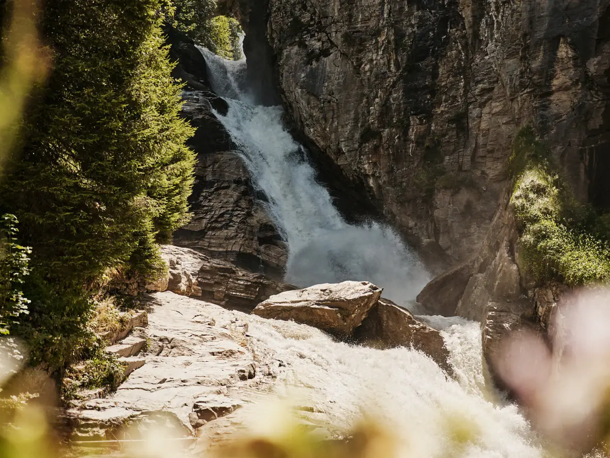 Wasserfall in den Bergen in Bad Gastein.