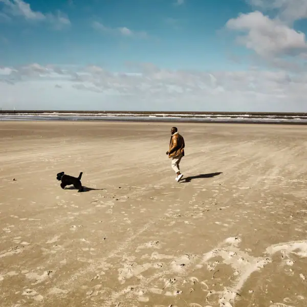 Hundestrand St. Peter-Ording Ein Mann und ein Hund am Hundestrand in St. Peter-Ording.