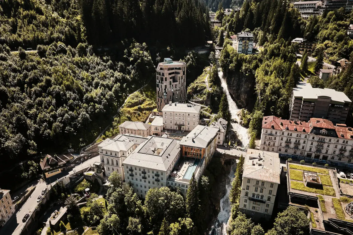 Das Urban Nature und Straubinger Hotel neben dem Gasteiner Wasserfall.