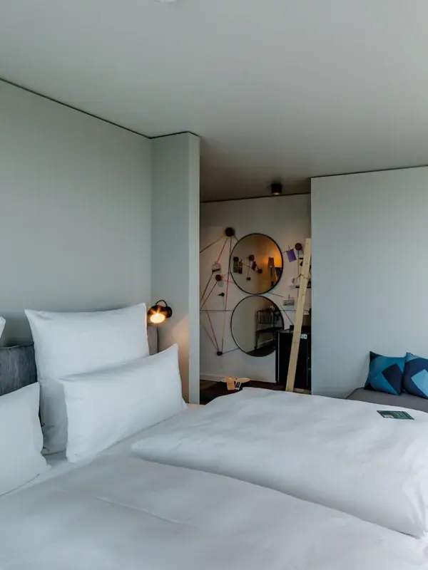 Hotelzimmer St. Peter-Ording Ein modernes Hotelzimmer St. Peter-Ording im Urban Nature Hotel.