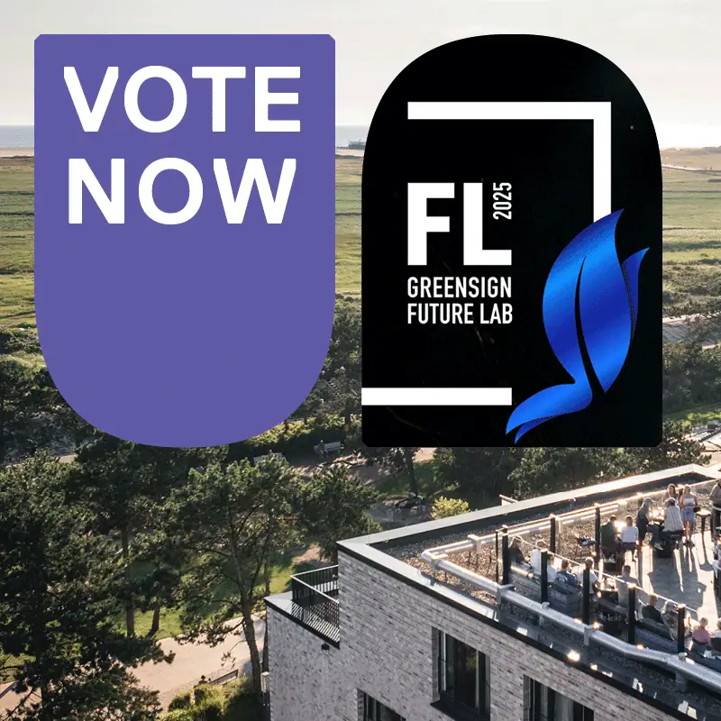 Vote Now Eine Gruppe von Menschen auf einem Dach.